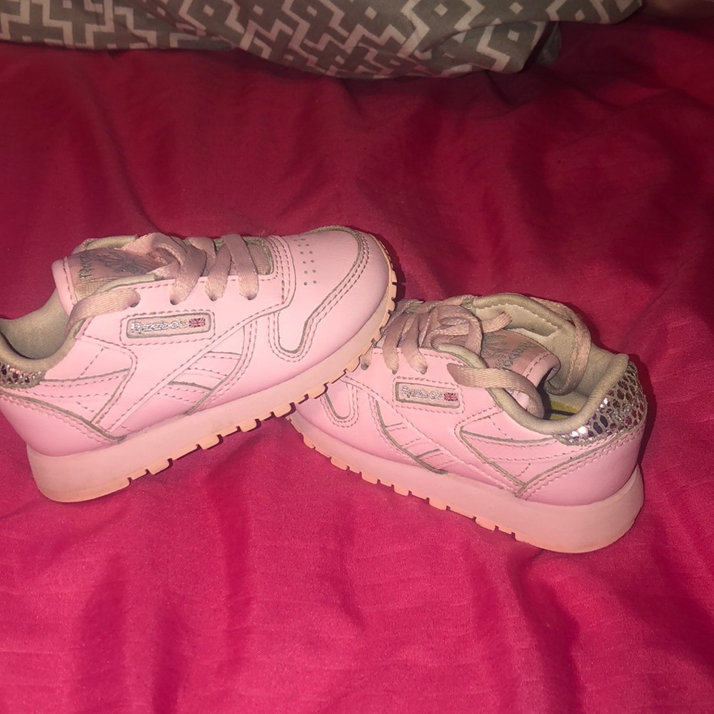 ✨ REEBOK TODDLER SIZE 5